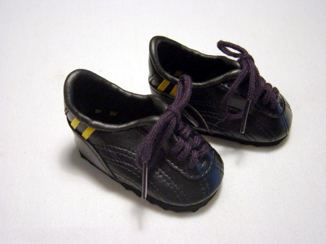 black soccer shoes
